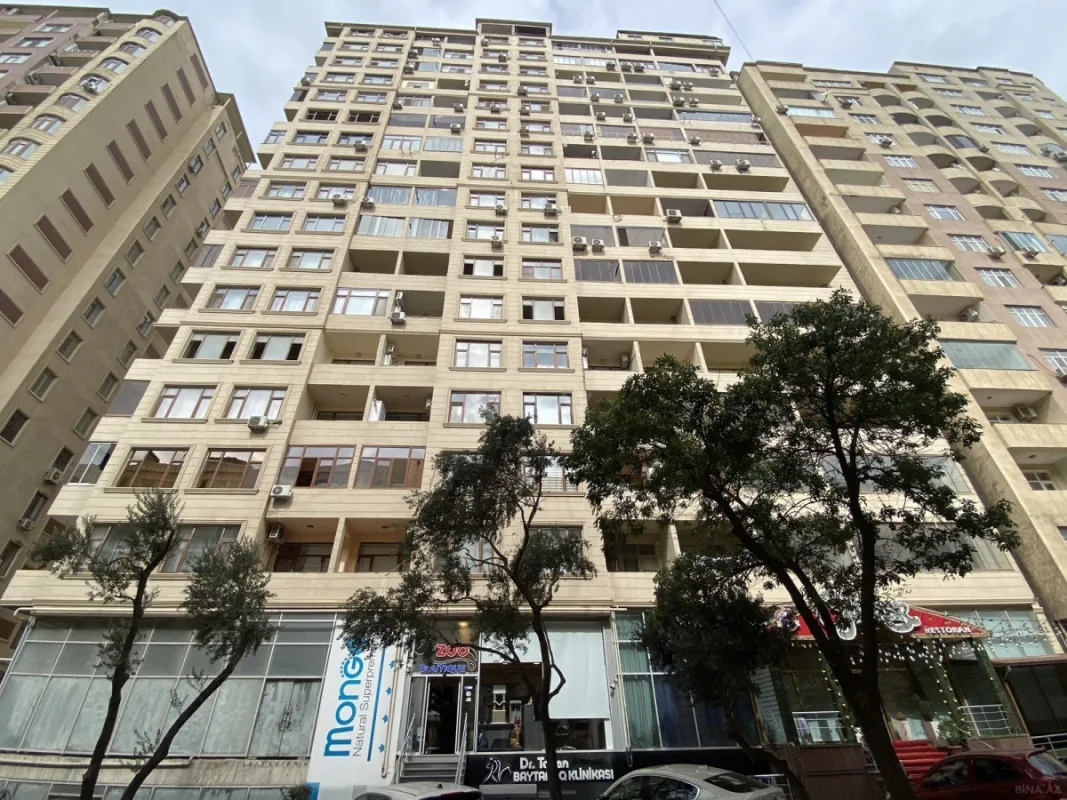 Satılır 4 otaqlı mənzil 215 m²