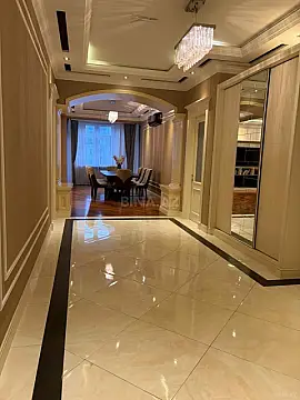 Satılır 4 otaqlı mənzil 215 m²