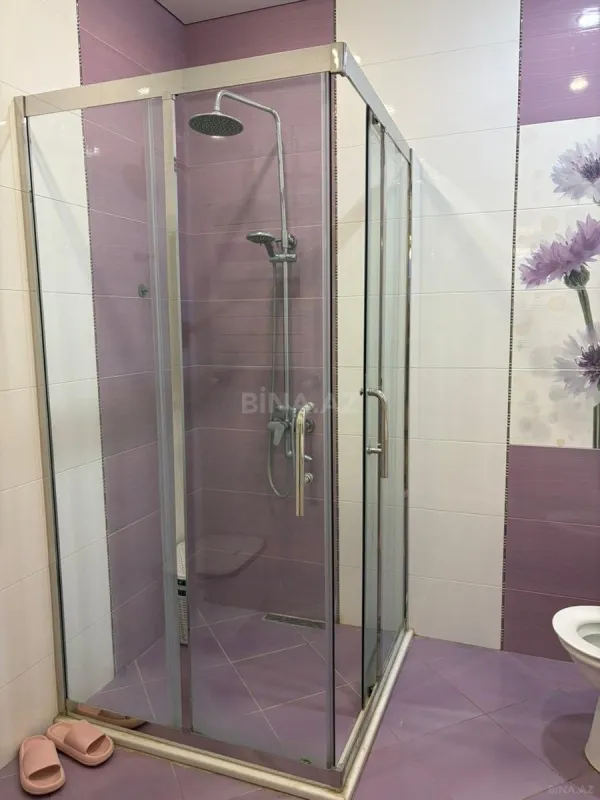 Satılır 4 otaqlı mənzil 215 m²