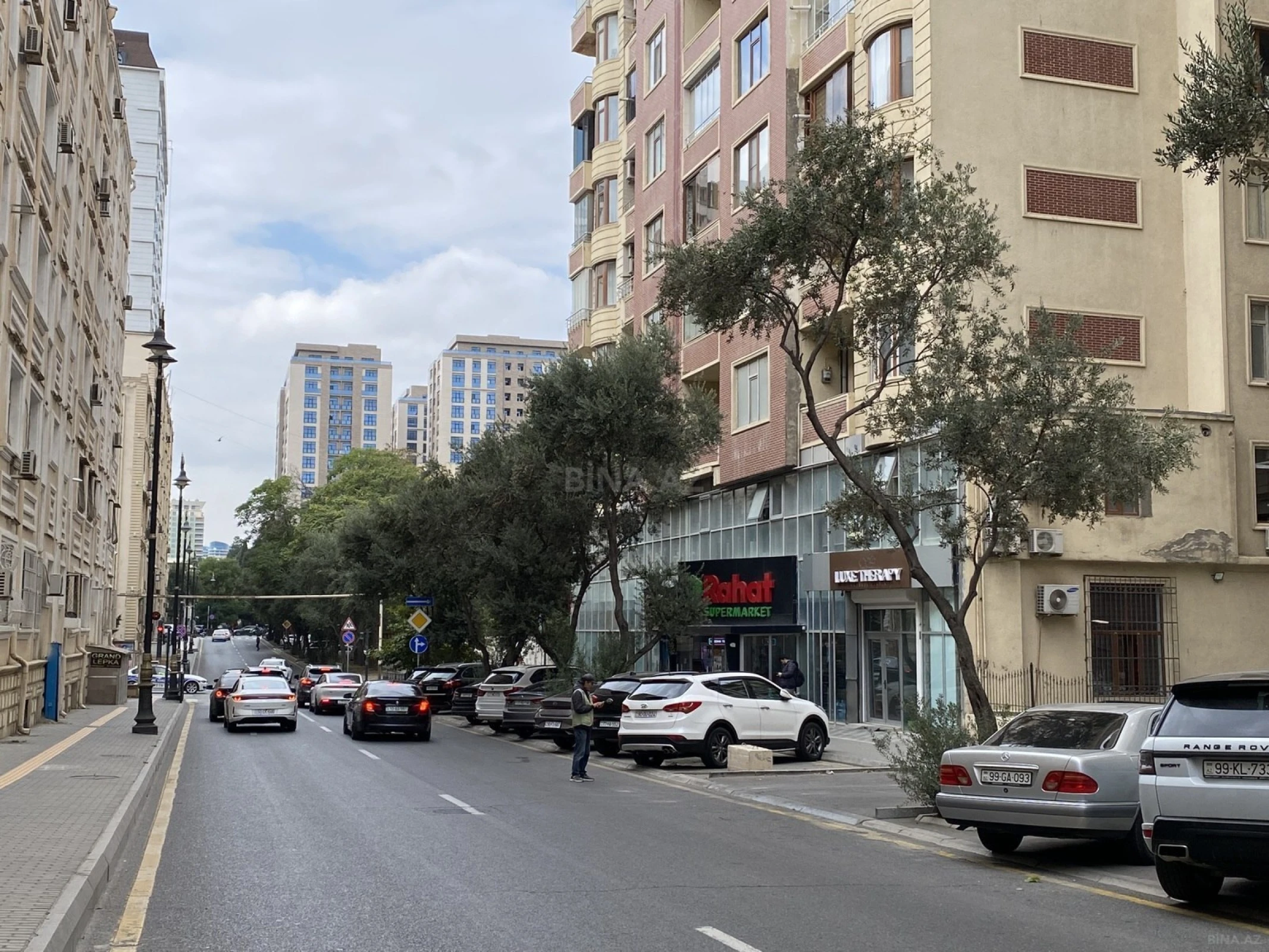 Satılır 4 otaqlı mənzil 215 m²