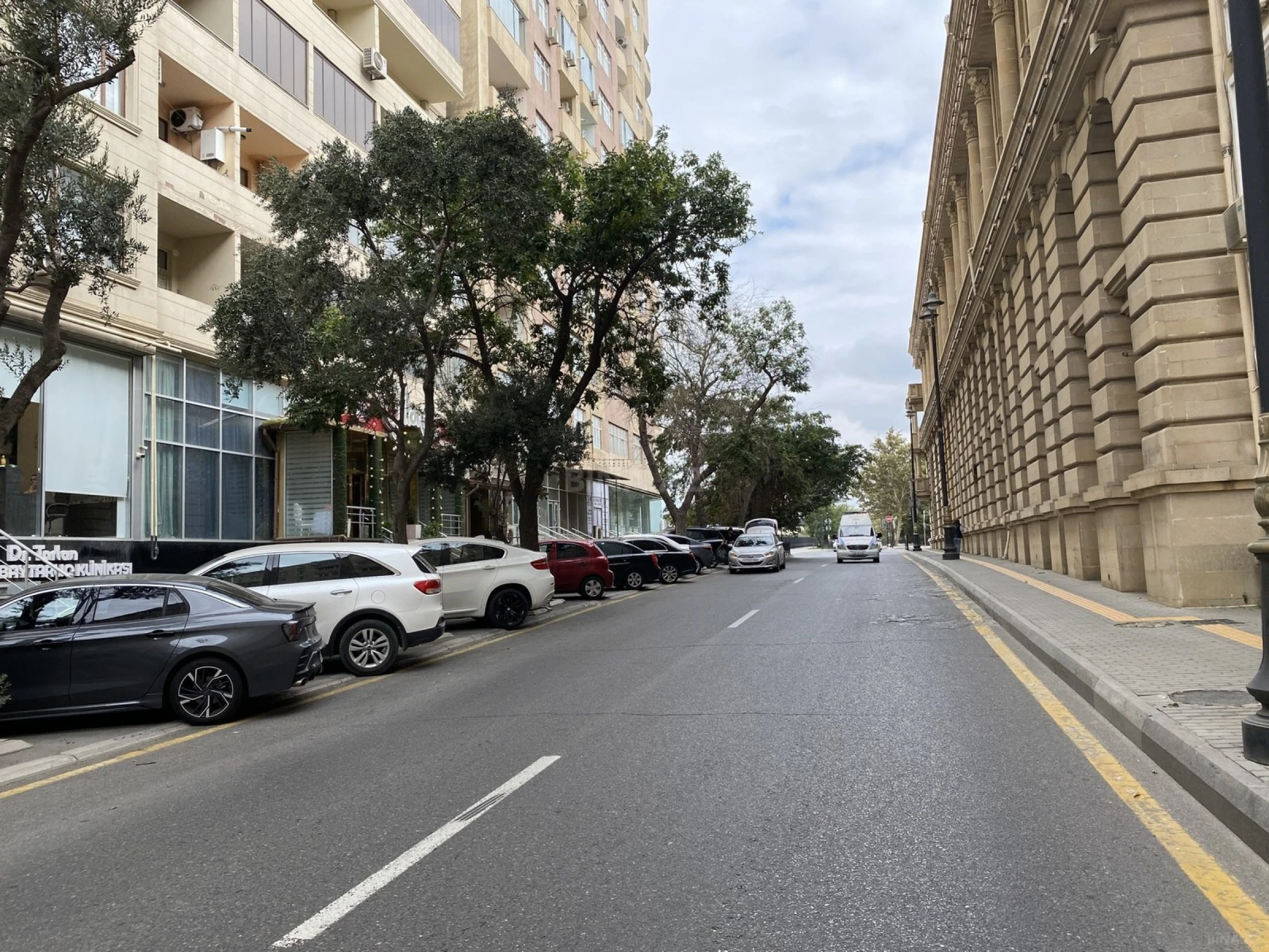 Satılır 4 otaqlı mənzil 215 m²