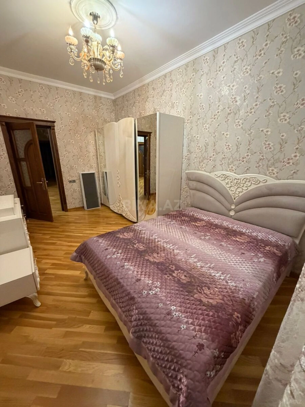 Satılır 6 otaqlı həyət evi 340 m²