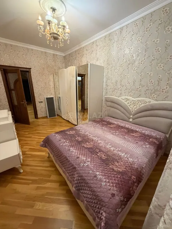 Satılır 6 otaqlı həyət evi 340 m²