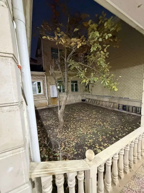 Satılır 6 otaqlı həyət evi 340 m²