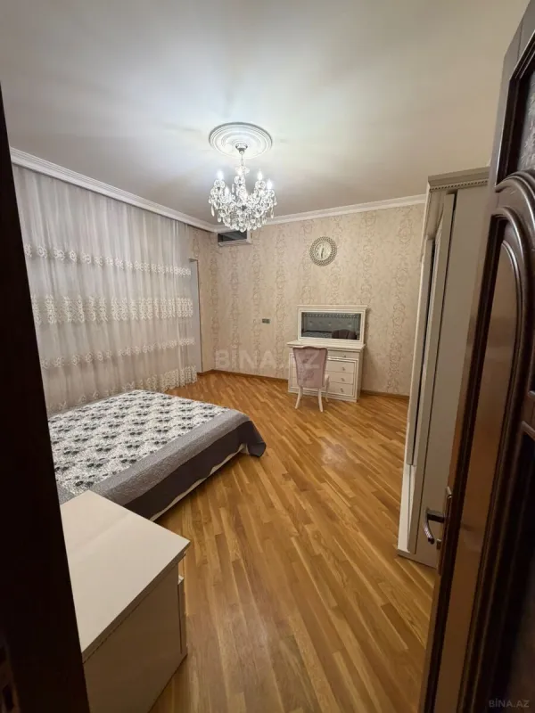 Satılır 6 otaqlı həyət evi 340 m²