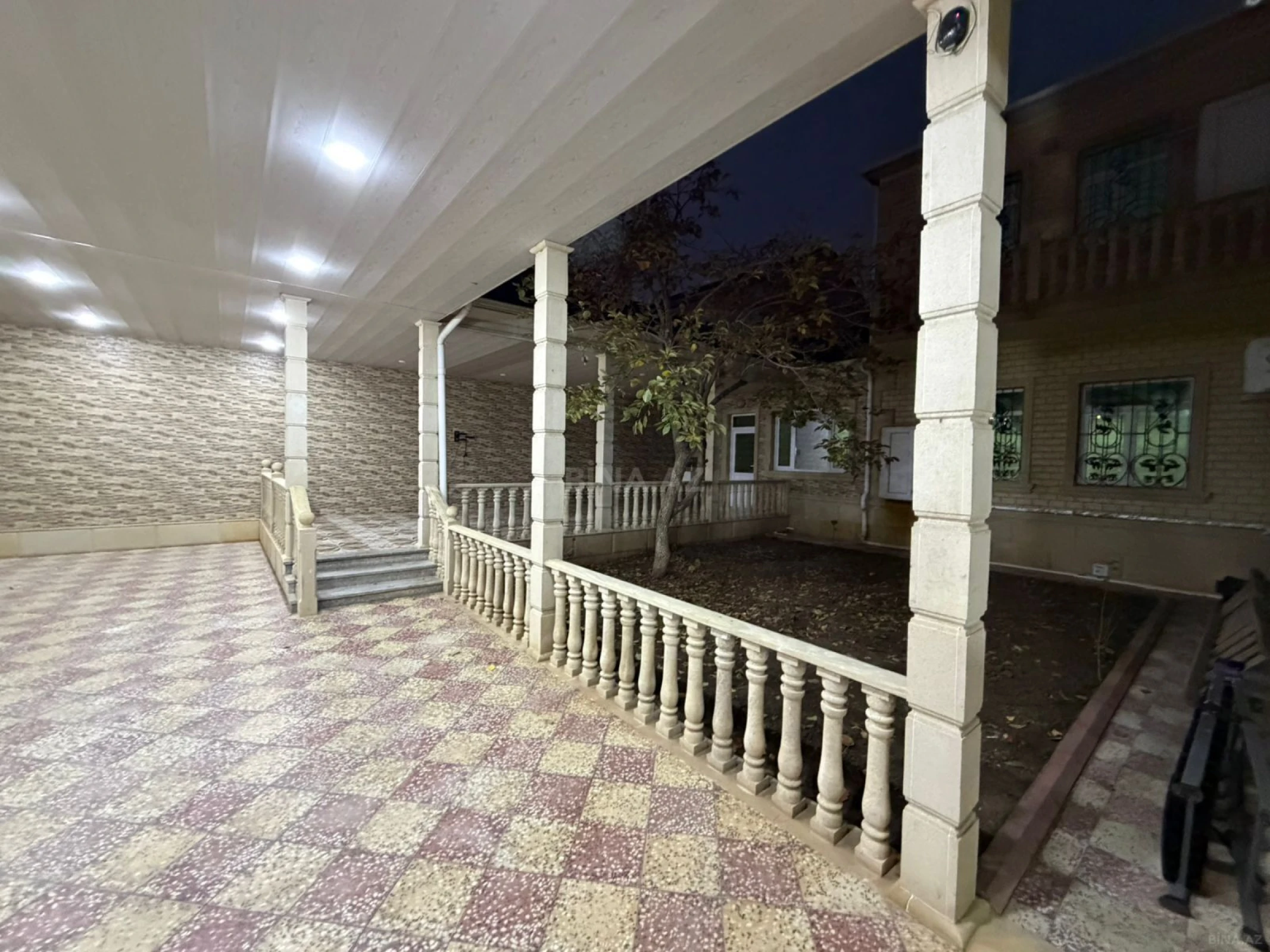 Satılır 6 otaqlı həyət evi 340 m²