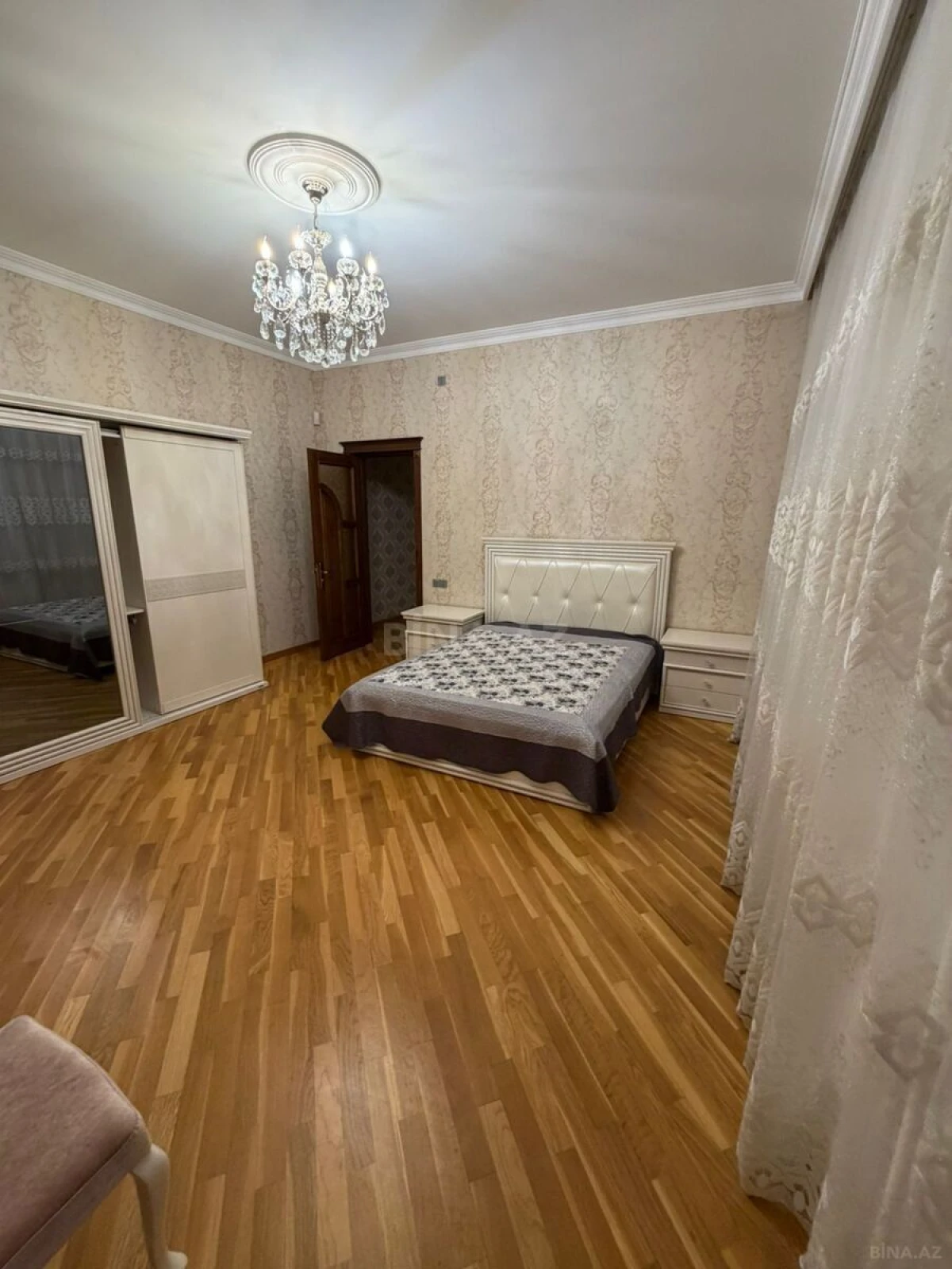 Satılır 6 otaqlı həyət evi 340 m²