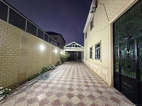 Satılır 6 otaqlı həyət evi 340 m²