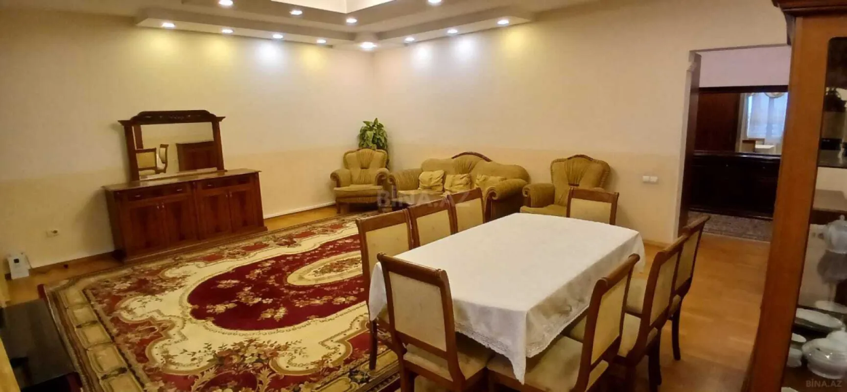 Kirayə verilir 3 otaqlı mənzil 140 m²