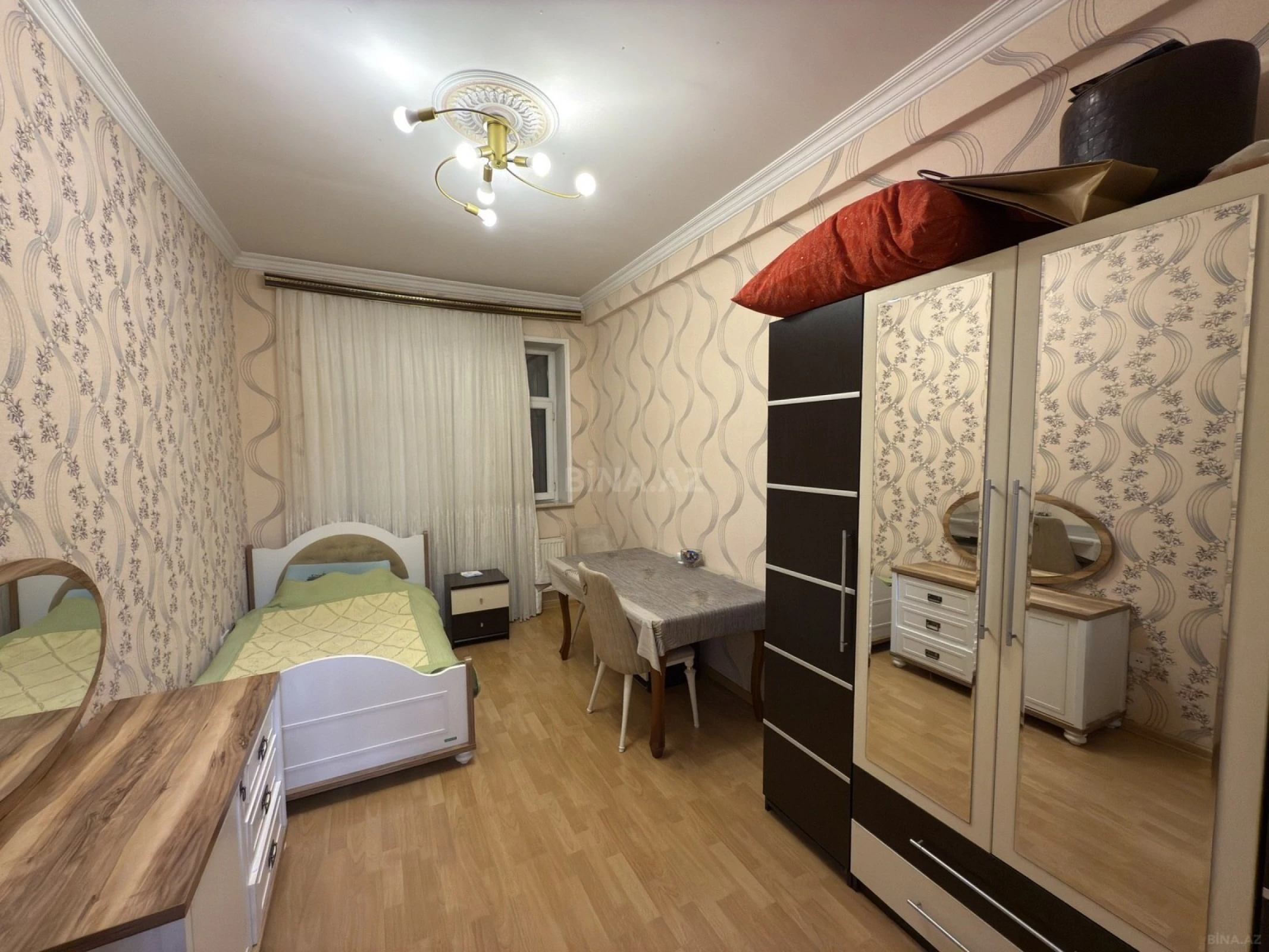 Satılır 3 otaqlı mənzil 110 m²