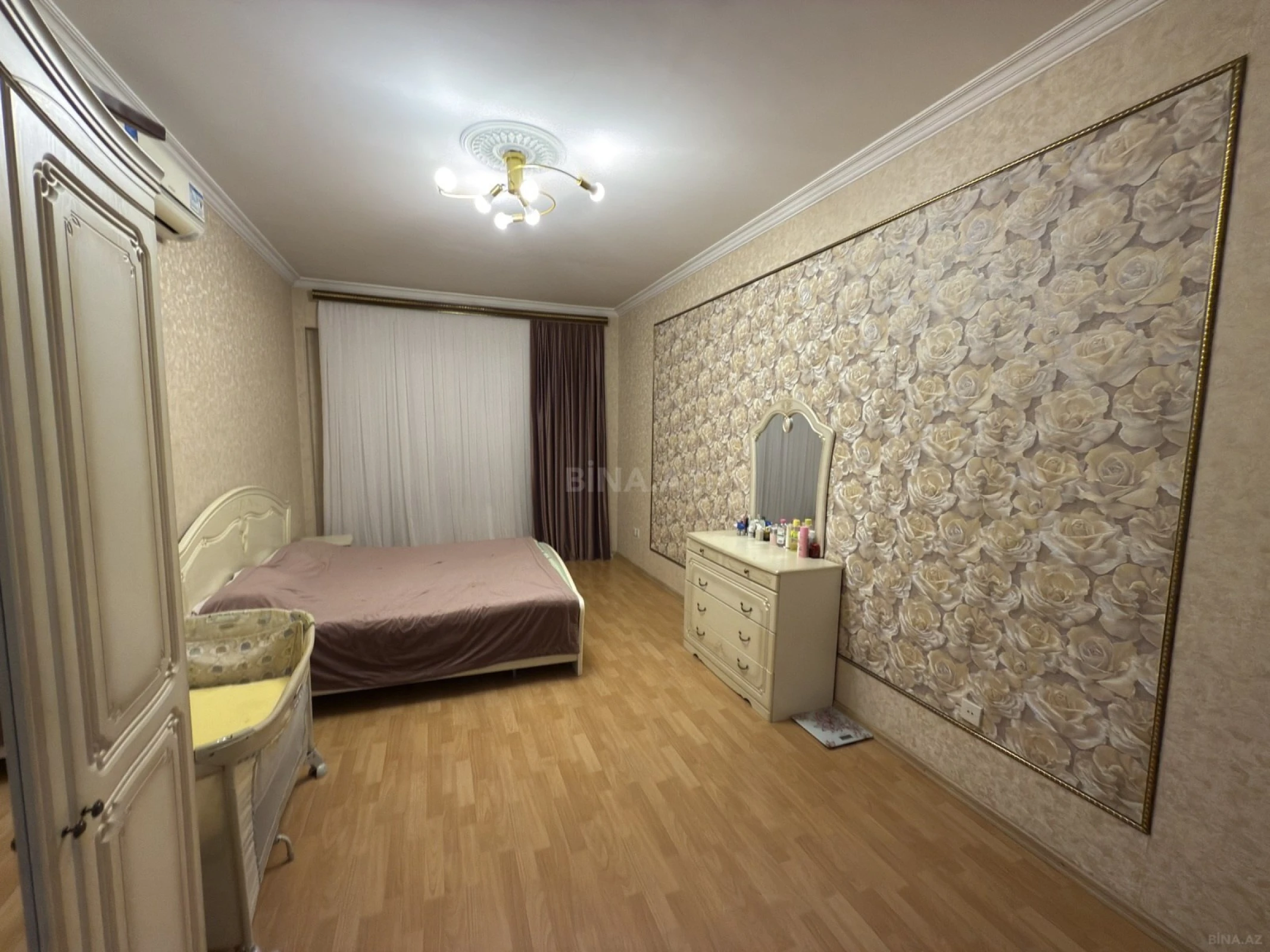Satılır 3 otaqlı mənzil 110 m²