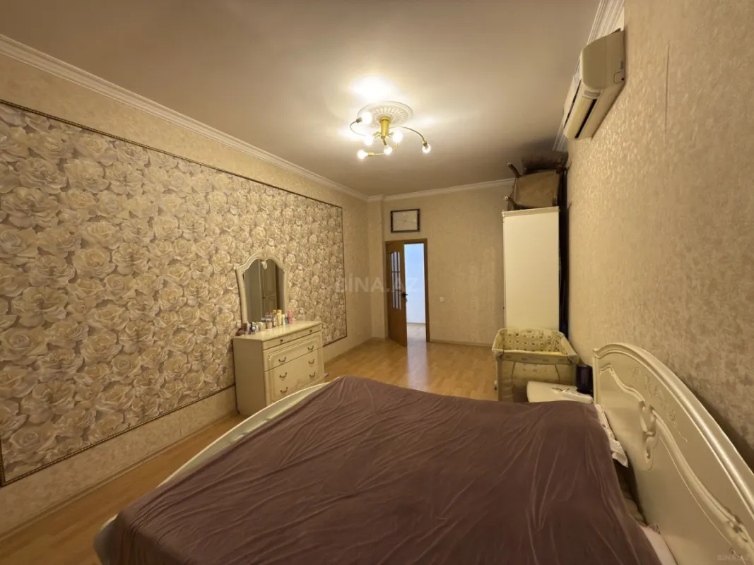 Satılır 3 otaqlı mənzil 110 m²