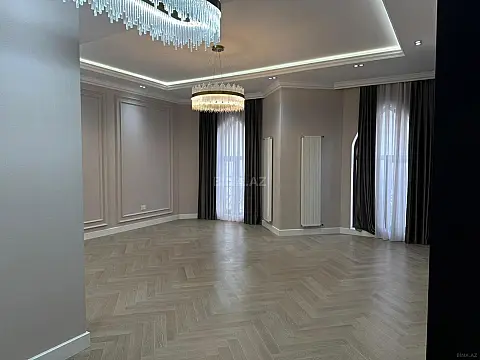 Satılır 4 otaqlı mənzil 235 m²