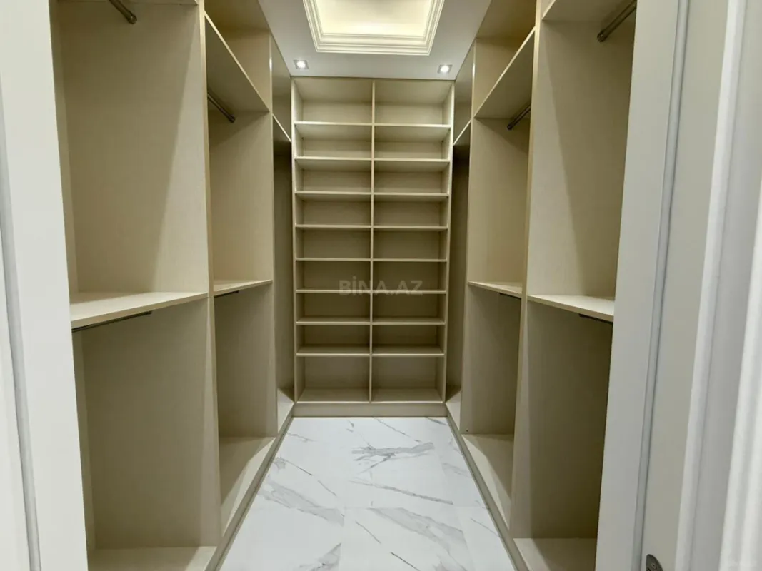 Satılır 4 otaqlı mənzil 235 m²