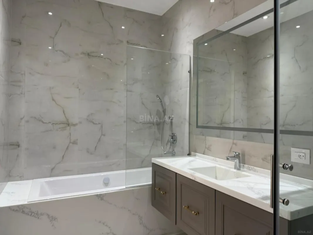 Satılır 4 otaqlı mənzil 235 m²