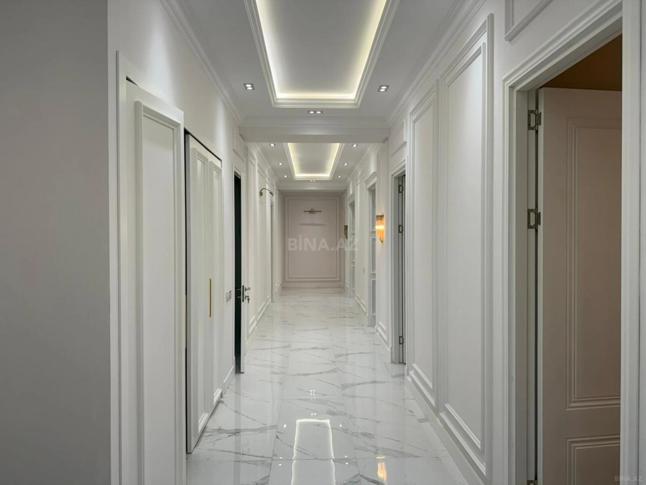 Satılır 4 otaqlı mənzil 235 m²