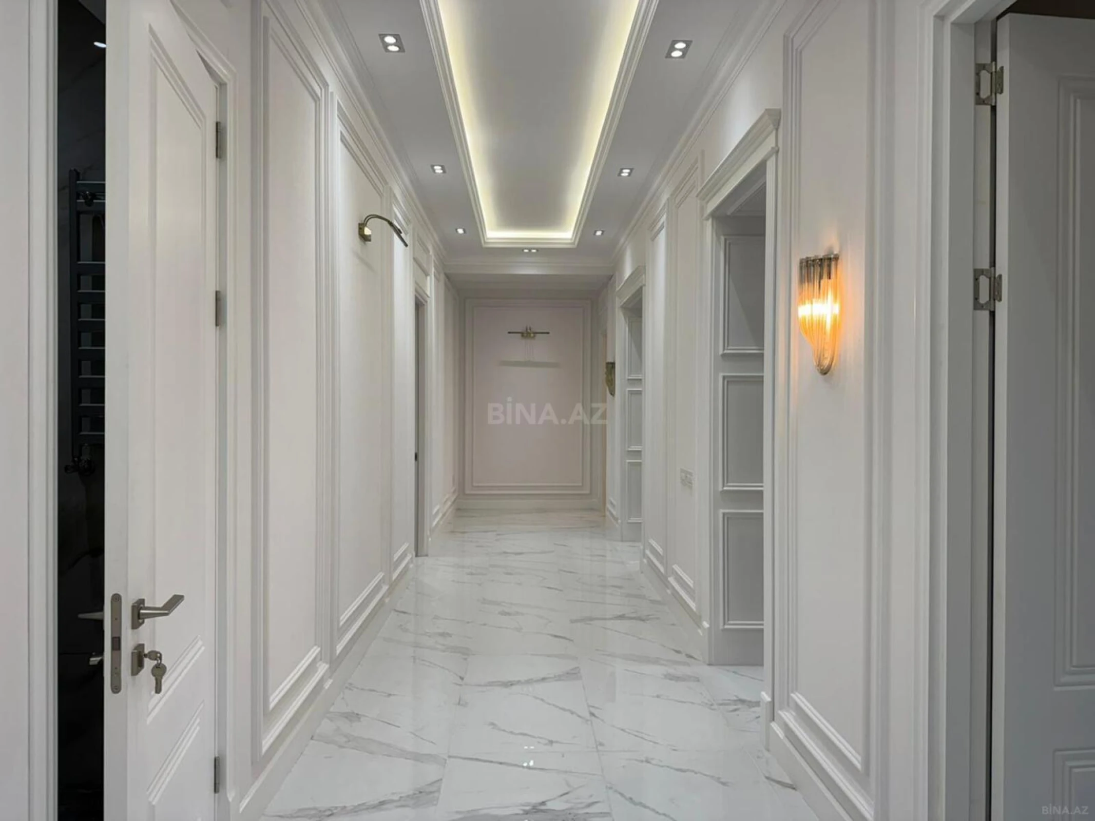 Satılır 4 otaqlı mənzil 235 m²