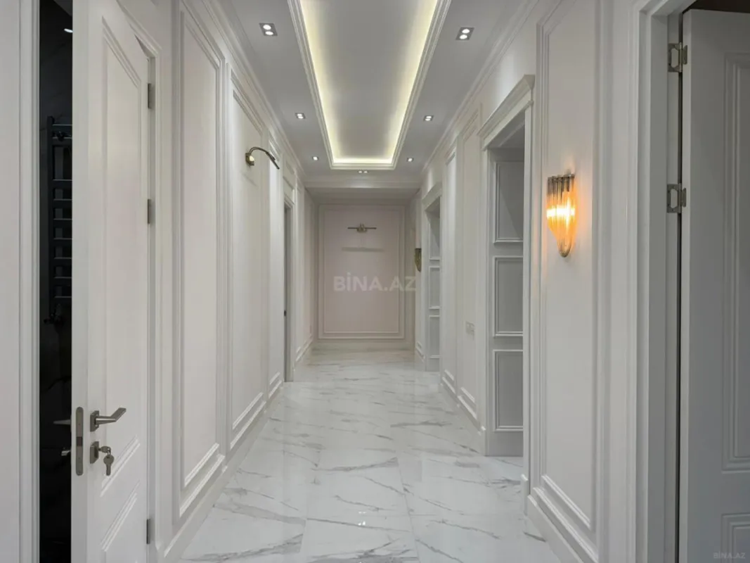 Satılır 4 otaqlı mənzil 235 m²