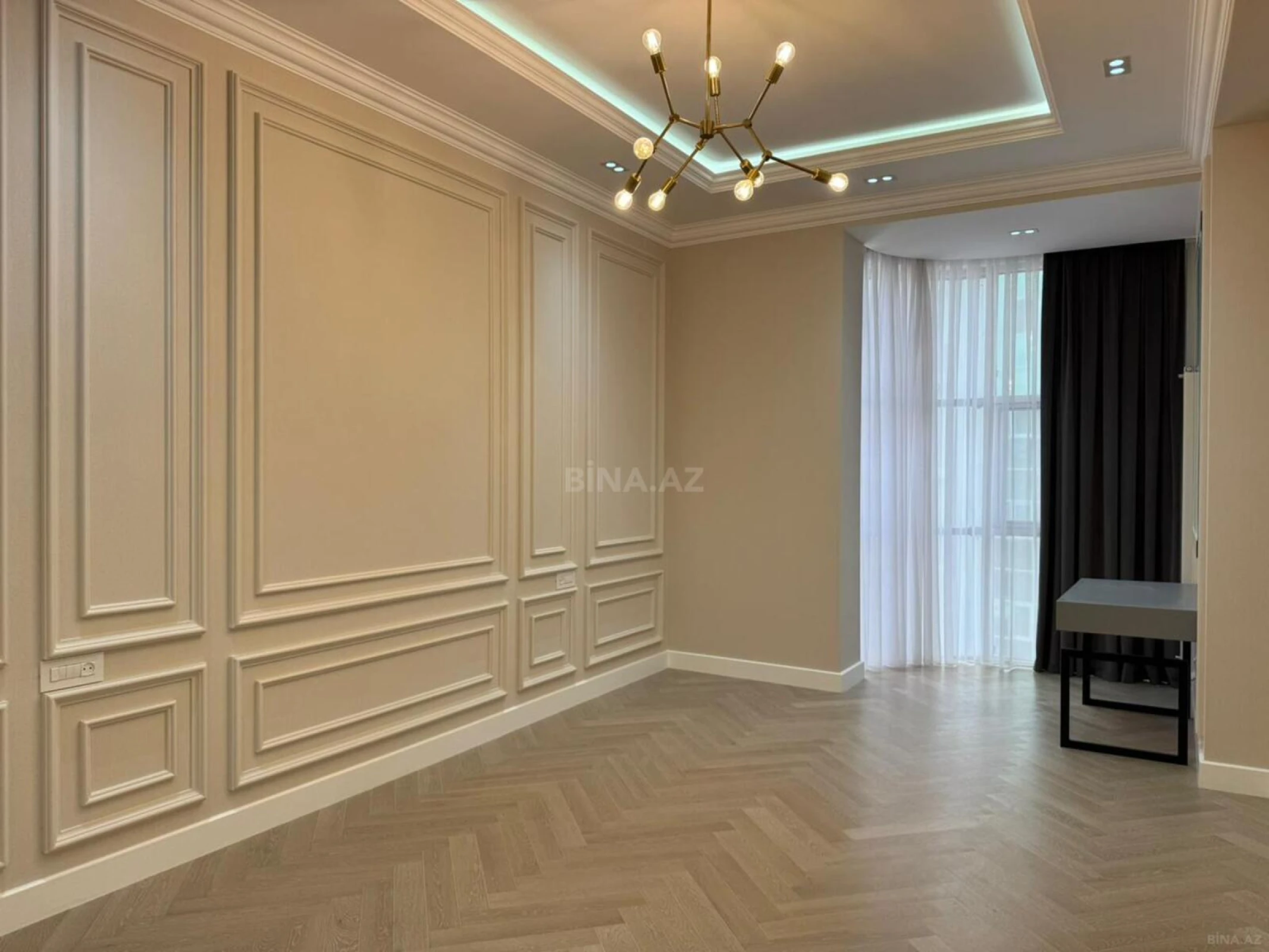 Satılır 4 otaqlı mənzil 235 m²