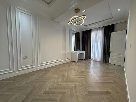 Satılır 4 otaqlı mənzil 235 m²