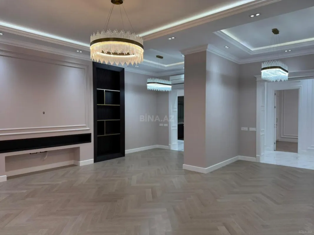 Satılır 4 otaqlı mənzil 235 m²