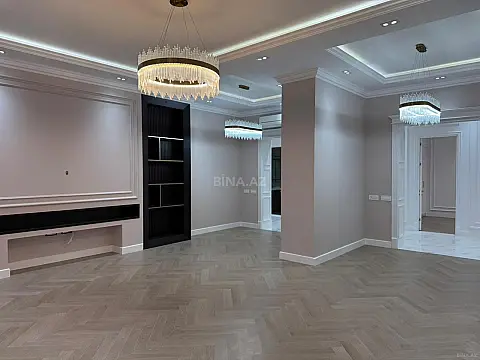 Satılır 4 otaqlı mənzil 235 m²