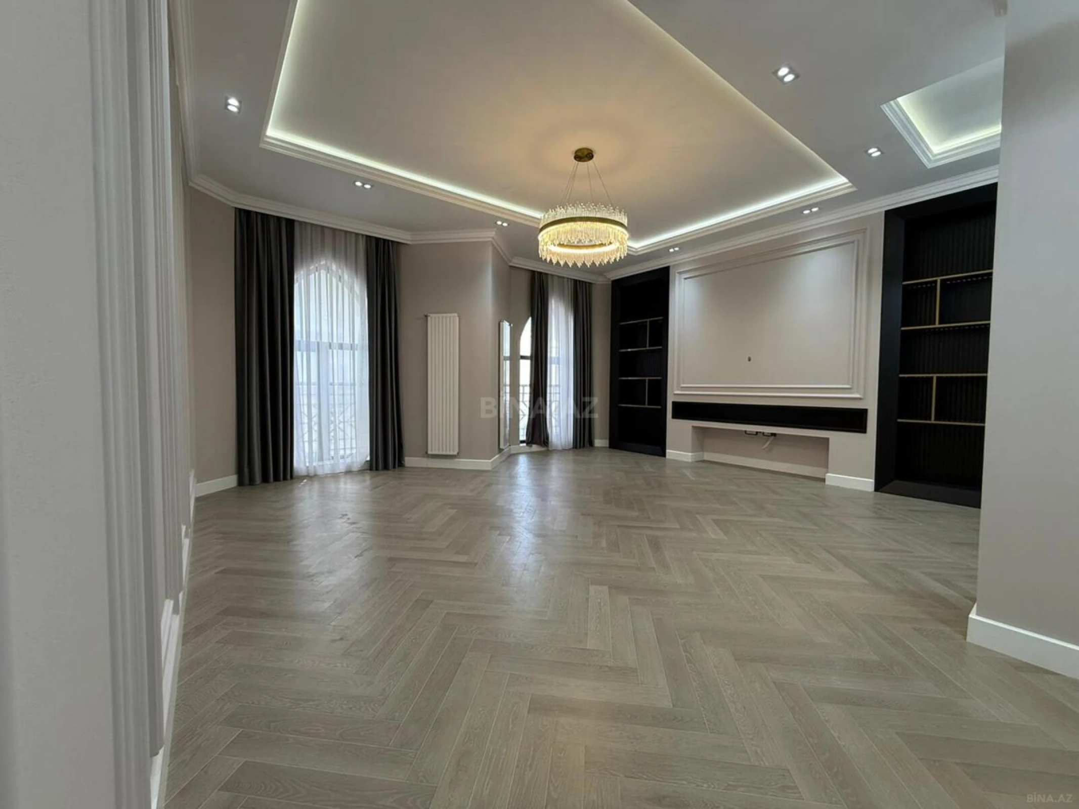 Satılır 4 otaqlı mənzil 235 m²