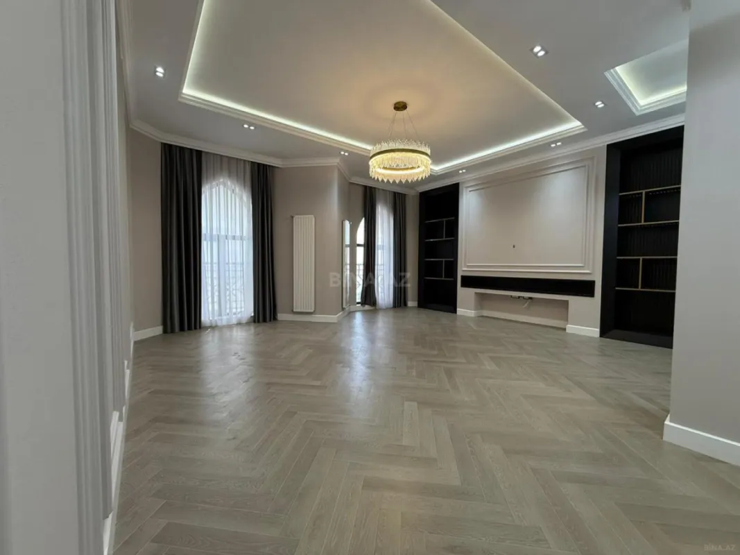 Satılır 4 otaqlı mənzil 235 m²