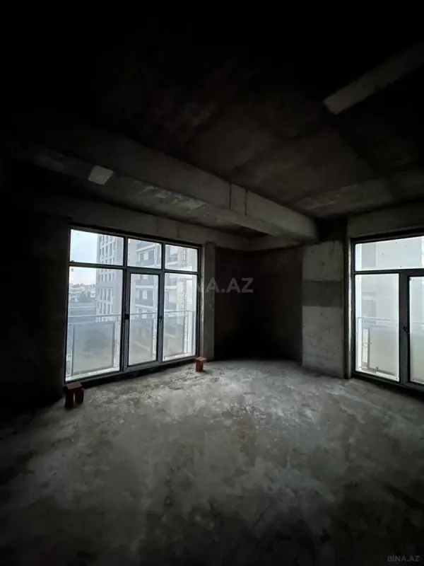 Satılır 4 otaqlı mənzil 150 m²