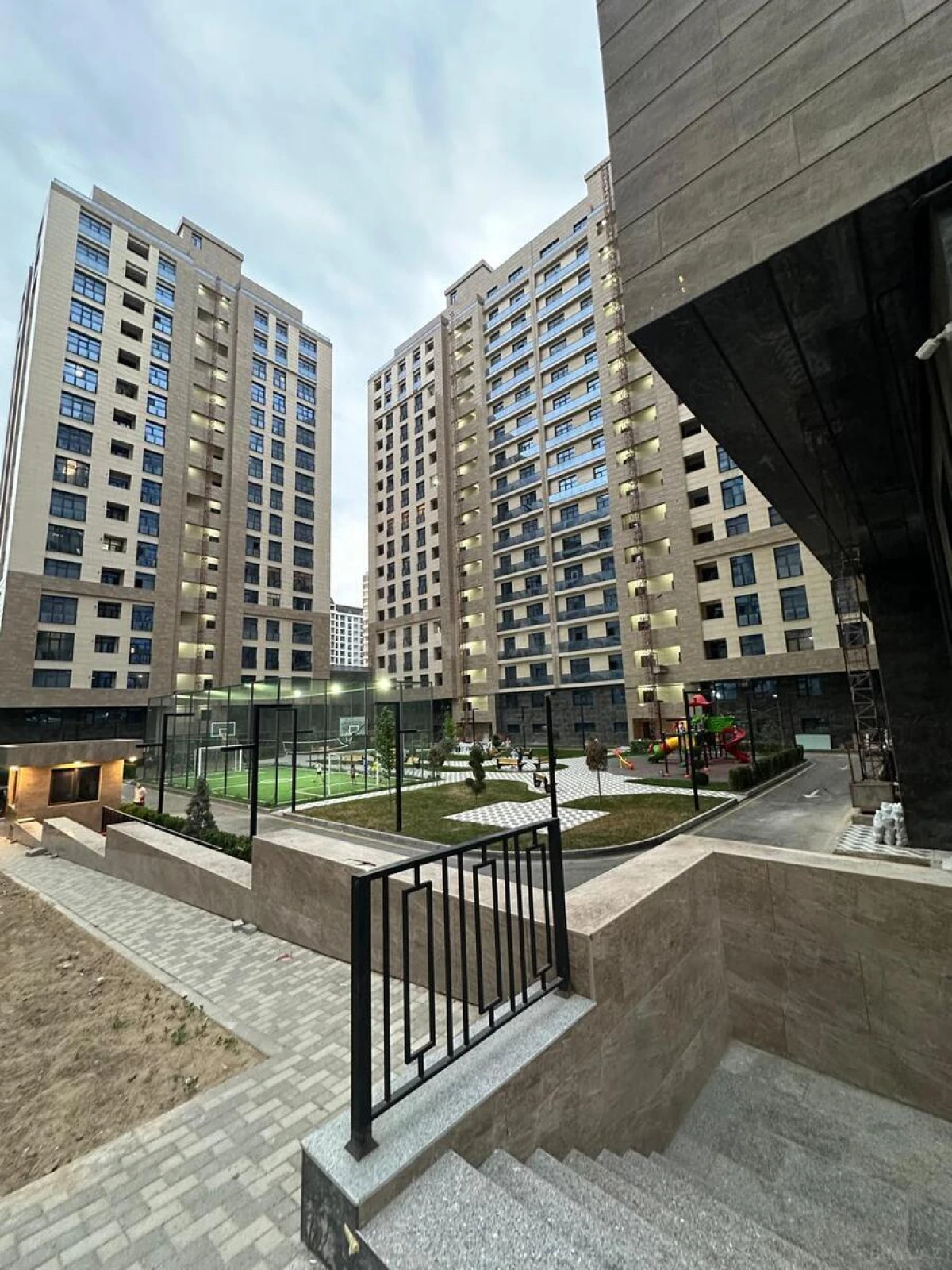 Satılır 4 otaqlı mənzil 150 m²