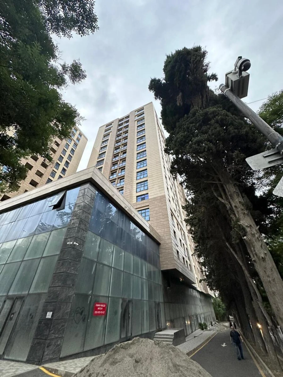 Satılır 4 otaqlı mənzil 150 m²