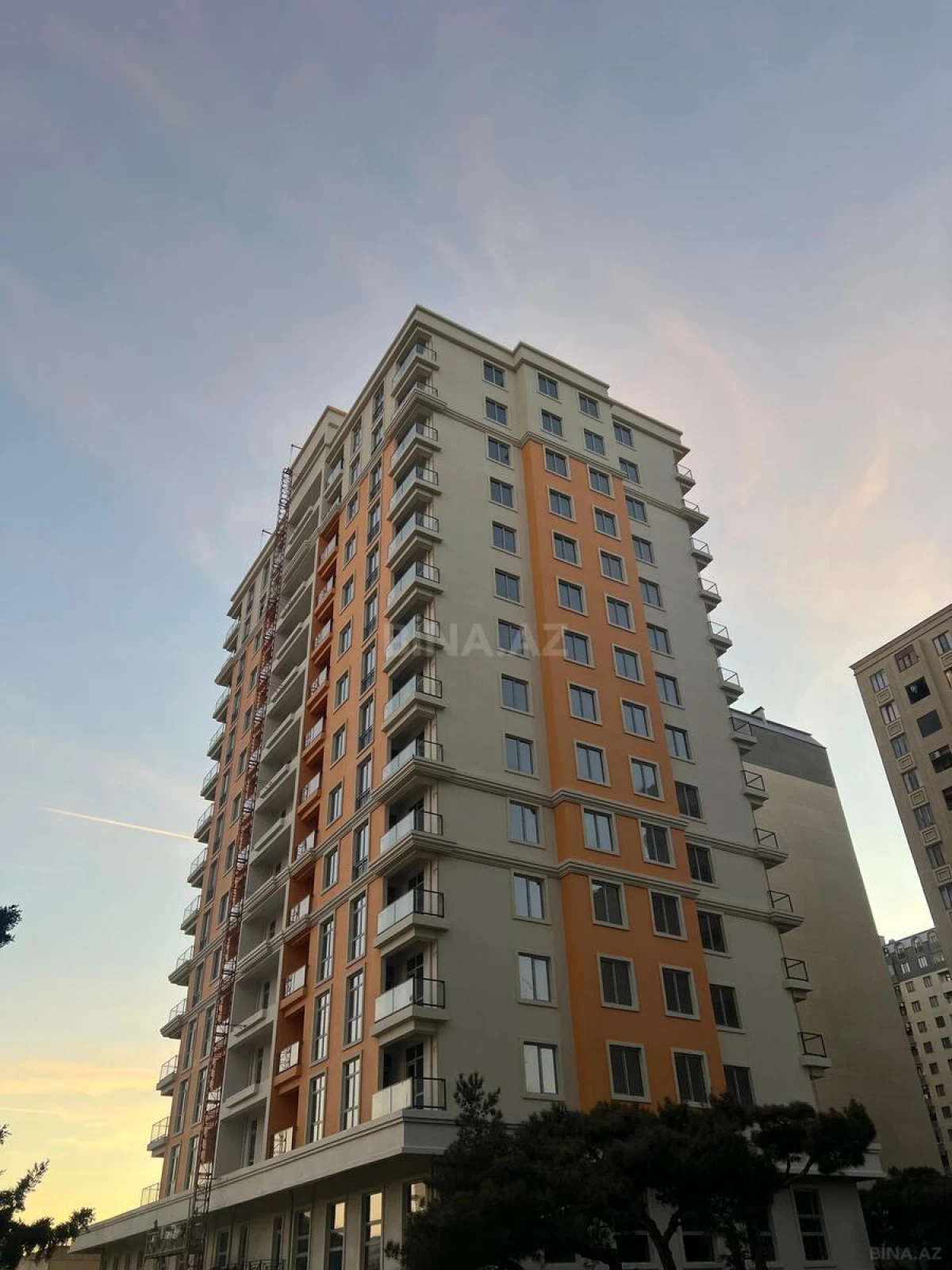 Satılır 3 otaqlı mənzil 107 m²