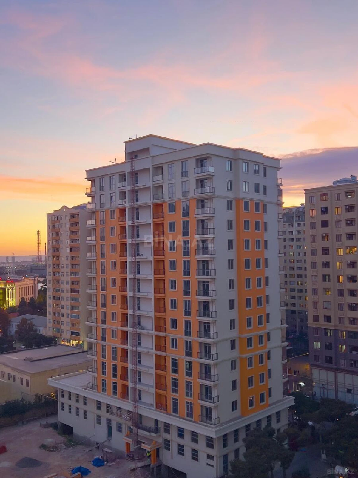 Satılır 3 otaqlı mənzil 107 m²