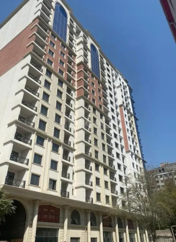 Satılır 4 otaqlı mənzil 162 m²