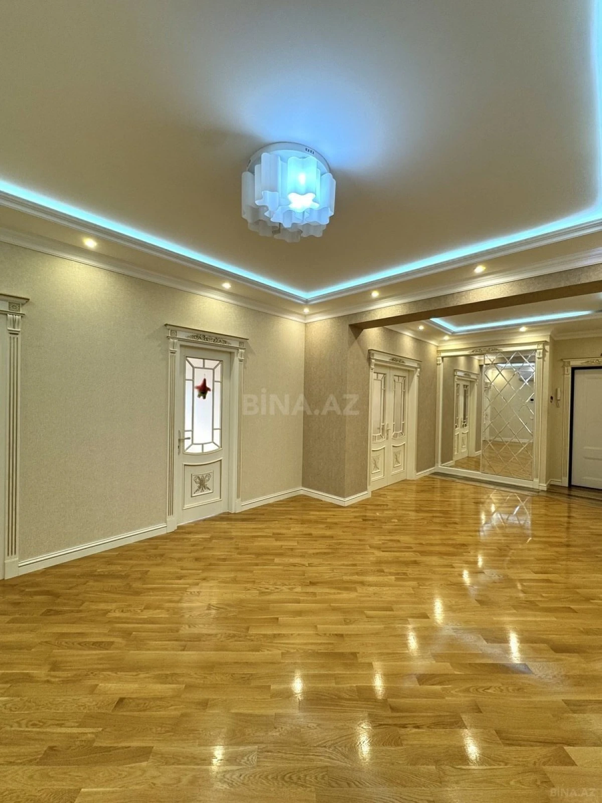 Satılır 3 otaqlı mənzil 133 m²