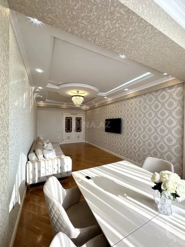 Satılır 3 otaqlı mənzil 133 m²