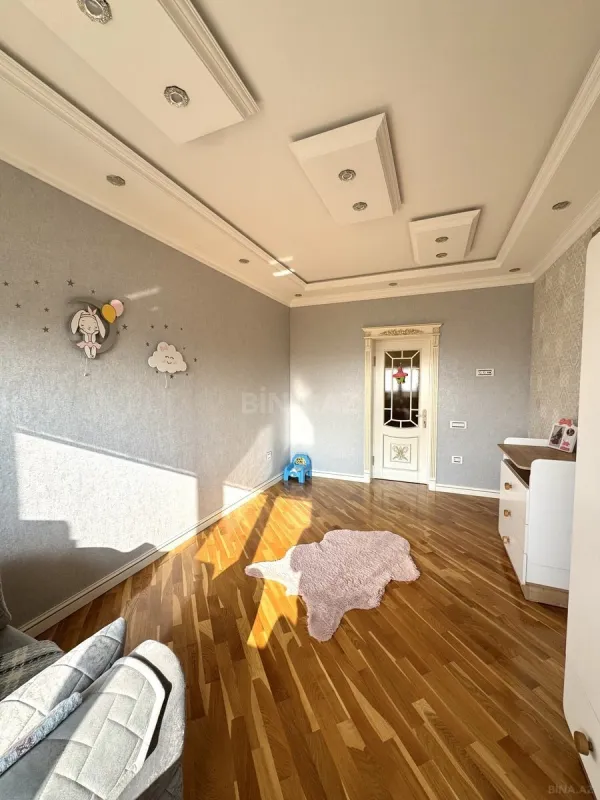 Satılır 3 otaqlı mənzil 133 m²