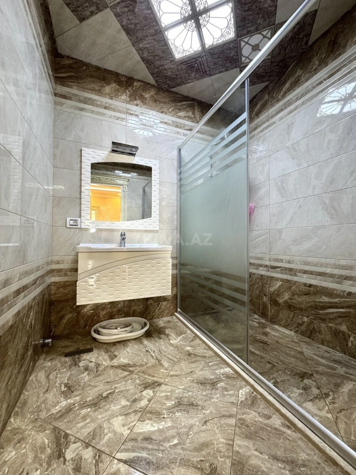 Satılır 3 otaqlı mənzil 133 m²