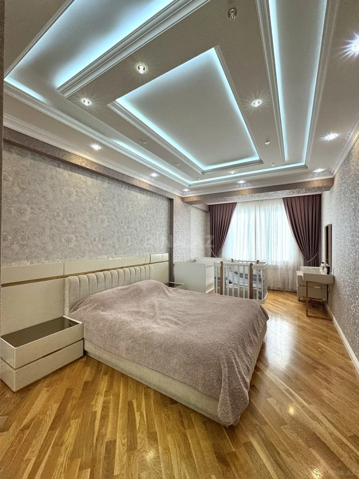 Satılır 3 otaqlı mənzil 133 m²