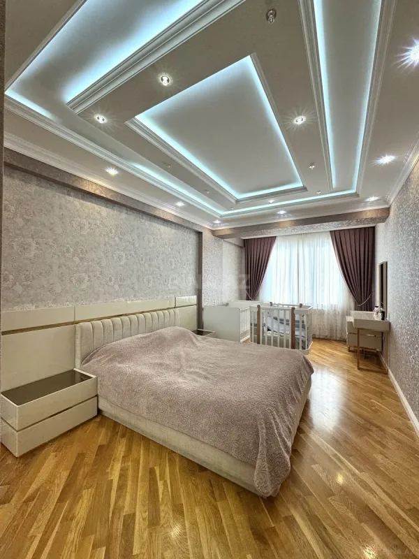 Satılır 3 otaqlı mənzil 133 m²