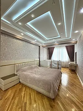 Satılır 3 otaqlı mənzil 133 m²