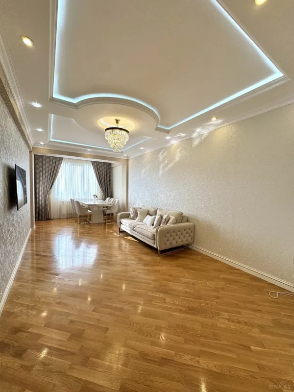 Satılır 3 otaqlı mənzil 133 m²