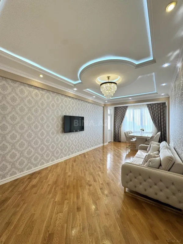 Satılır 3 otaqlı mənzil 133 m²