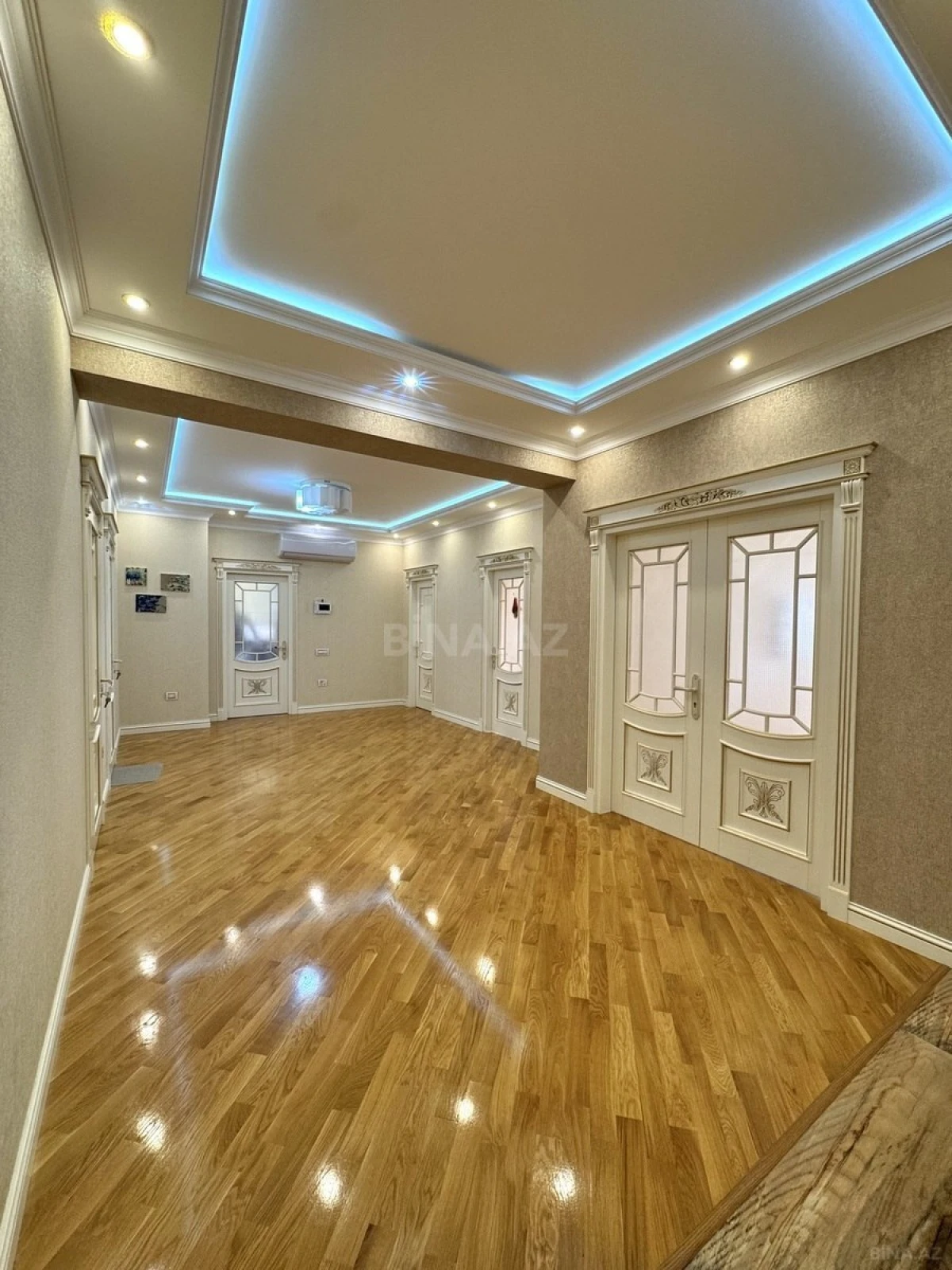 Satılır 3 otaqlı mənzil 133 m²