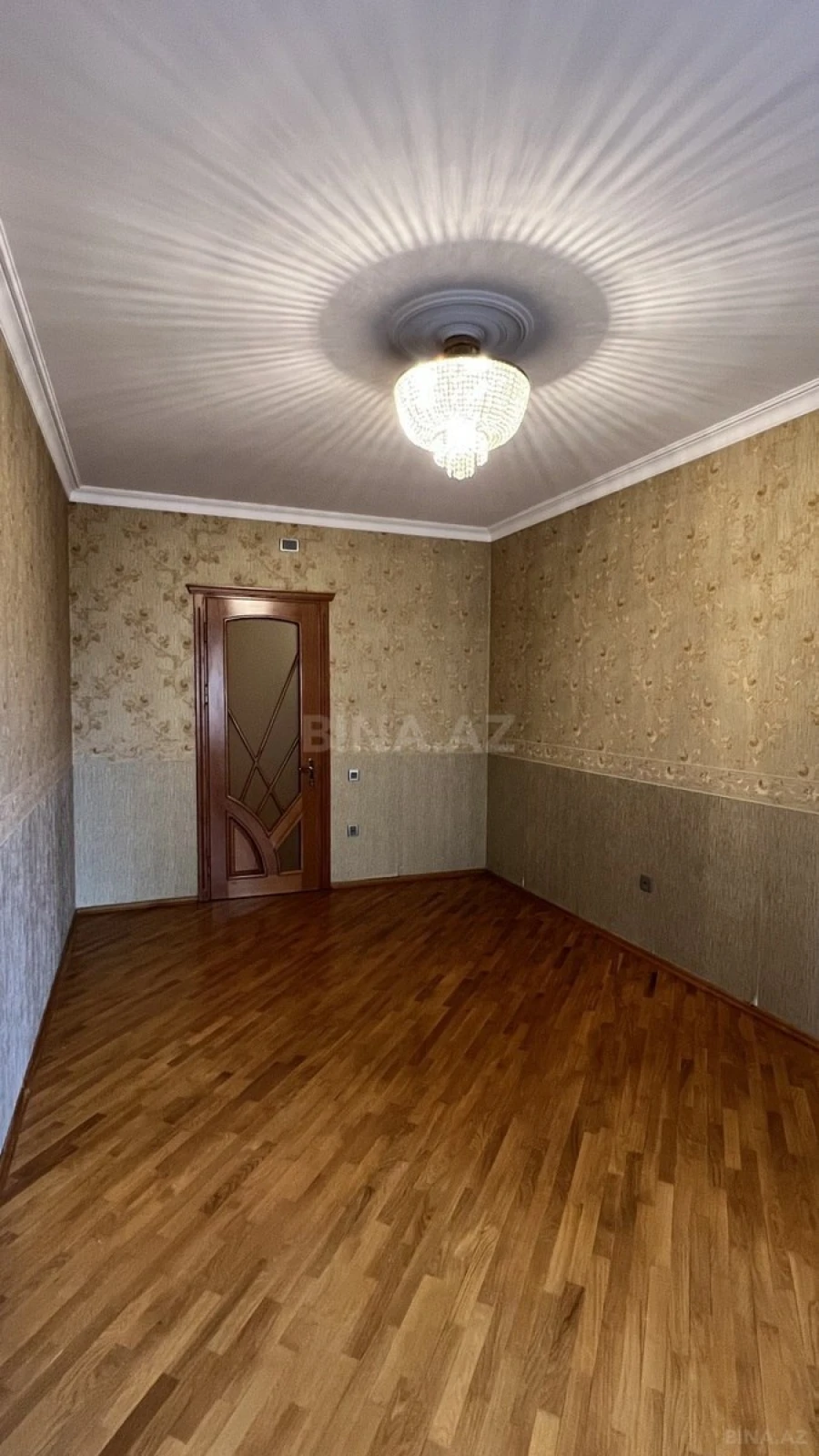 Satılır 4 otaqlı mənzil 146 m²