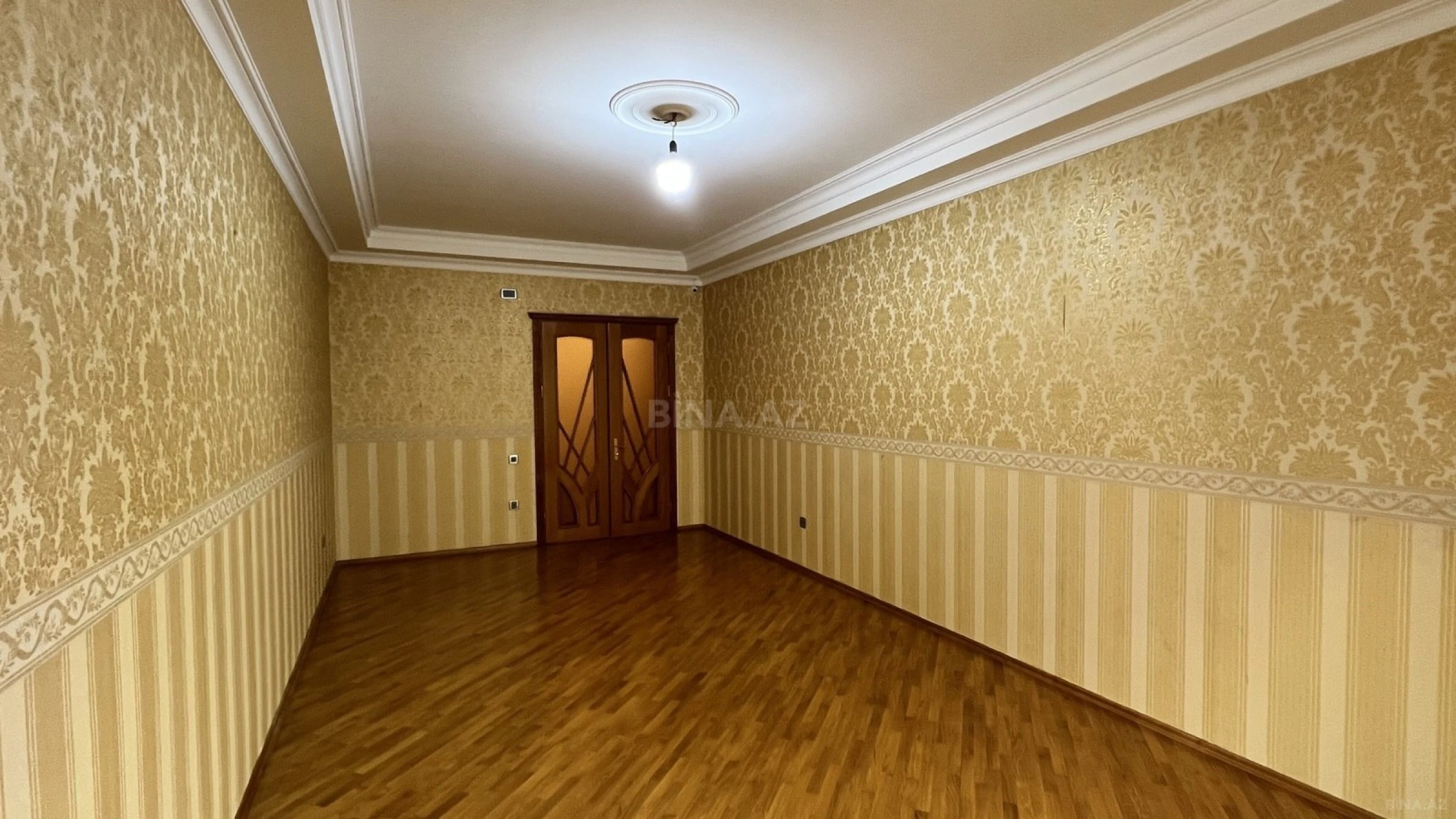 Satılır 4 otaqlı mənzil 146 m²