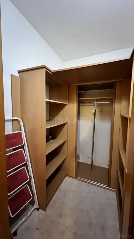 Satılır 4 otaqlı mənzil 146 m²