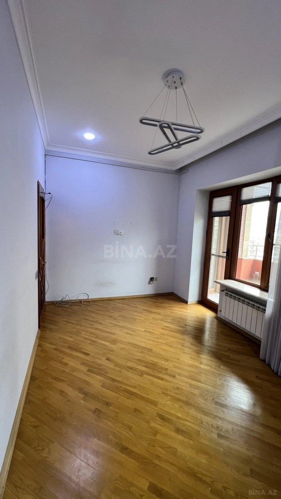 Satılır 4 otaqlı mənzil 146 m²