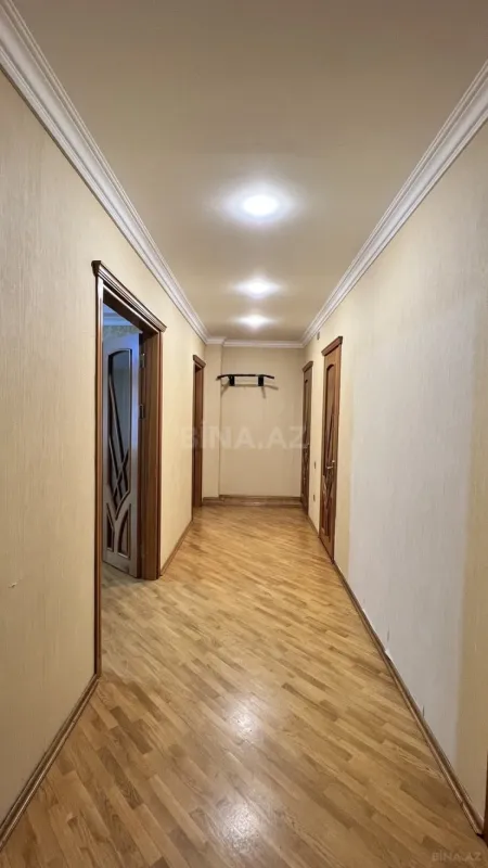 Satılır 4 otaqlı mənzil 146 m²