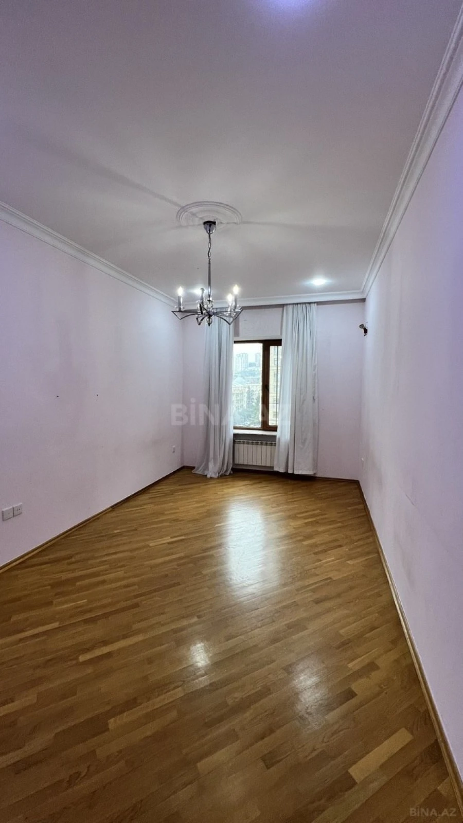 Satılır 4 otaqlı mənzil 146 m²